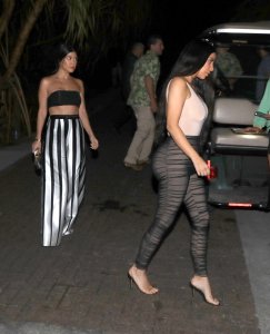 Kim Kardashian Braless thefappening.so 3.jpg
