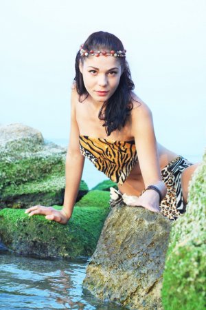 get-in-the-wild-and-enjoy-sexy-babe-callista-b-feeling-free-and-naughty-02 thefappeningblog.com.jpg