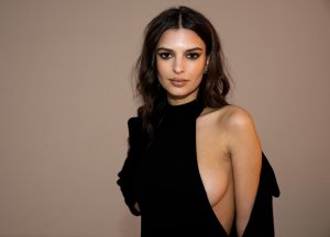 Emily Ratajkowski Sexy 3 thefappening.so.jpg