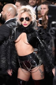 Lady Gaga Underboob 19.jpg