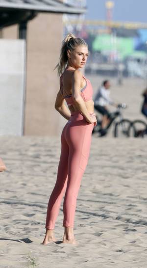 charlotte-mckinney_thefappeningblog.com_0007.jpg