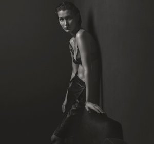 Bella Hadid Topless & Sexy 8.jpg