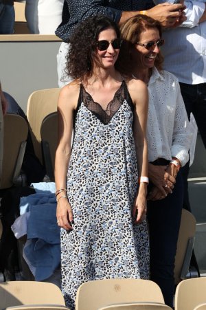 xisca-perello-vestido-lencero-estampado-final-roland-garros-elle-1654503654.jpg