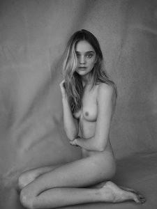 Rosie Tupper Naked 08.jpg