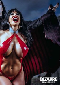 Bianca Beauchamp Topless in Bizarre 15.jpg