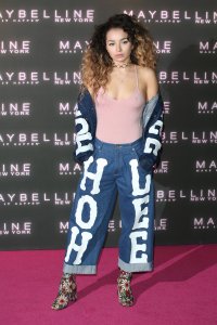 Ella Eyre Braless 19 thefappening.so.jpg