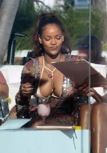 Rihanna Sexy 7 thefappening.so.JPG