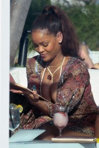 Rihanna Sexy 12 thefappening.so.JPG