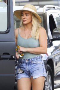 Hilary Duff Braless 1 thefappening.so.jpg