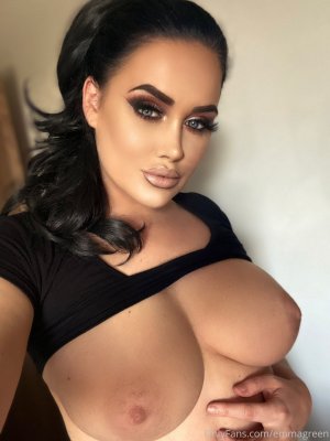 emmagreen-03-06-2020-44540409-Who s missed these tits on their feed.jpg