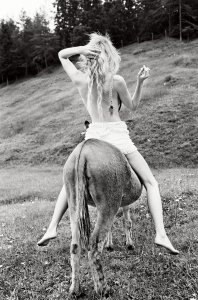 Dioni Tabbers Topless Sexy 4 thefappening.so.jpg