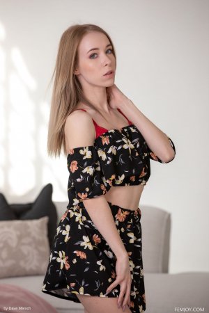 0001-02 thefappeningblog.com.jpg