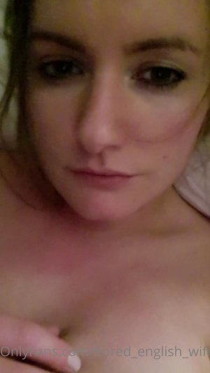 Boredenglishwife OnlyFans(35).mp4_000016725.jpg