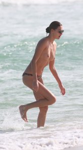 Alina Baikova Topless 11 thefappening.so.jpg