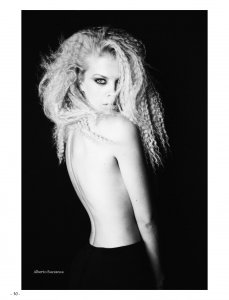 Georgina Hobor Topless Sexy 3 thefappening.so.jpg