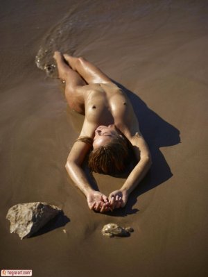 0006-amber-04 thefappeningblog.com.jpg