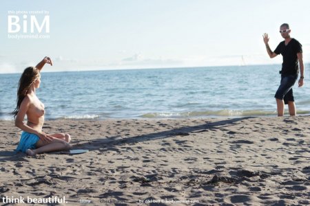 laura-cristina-is-hot-on-the-beach-05 thefappeningblog.com.jpg