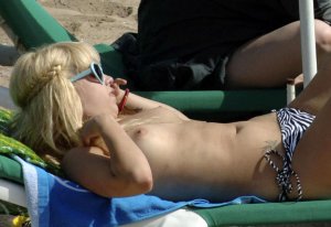 Peaches Geldof Naked 04.jpg