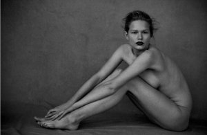 Anna Ewers Naked 01.jpg