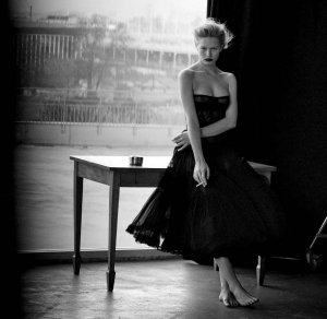 Anna Ewers Naked 04.jpg