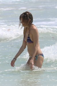 Sienna Miller Sexy 17 thefappening.so.jpg