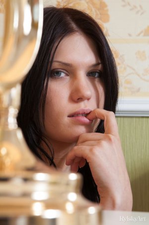 carla-villana-contigo-02 thefappeningblog.com.jpg