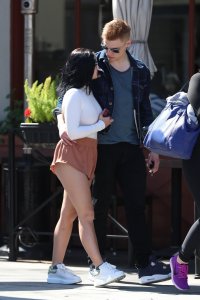 Ariel Winter's Butt 13 thefappeningblog.com.jpg