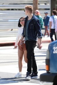 Ariel Winter's Butt 17 thefappeningblog.com.jpg