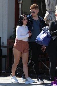 Ariel Winter's Butt 21 thefappeningblog.com.jpg