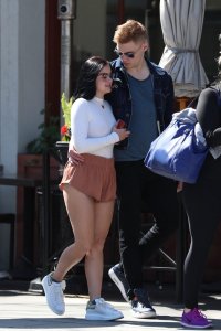 Ariel Winter's Butt 23 thefappeningblog.com.jpg