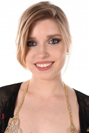 0011-01 thefappeningblog.com.jpg