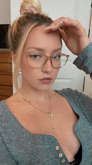 texasthicc-14-09-2020-118384680-Afternoon selfie.jpg