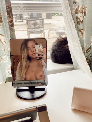 texasthicc-27-05-2020-42886734-Happy humpday Look for a video in you.jpg