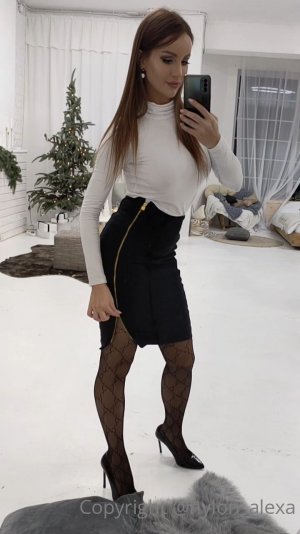 nylon_alexa-21-12-2021-2307796619-No panties П÷╓╙ (1).mp4_000001084.jpg