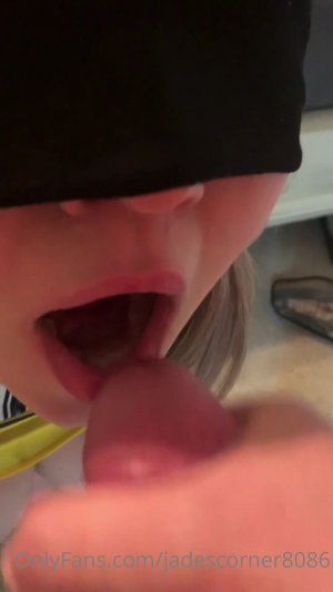 jadescorner8086-12-01-2021-2007189470-A little bit of face painting.mp4_000112779.jpg