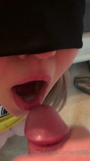 jadescorner8086-12-01-2021-2007189470-A little bit of face painting.mp4_000112278.jpg