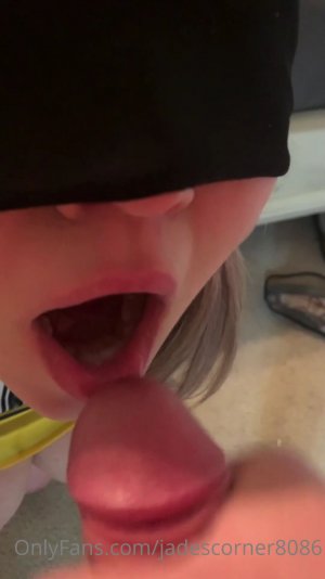 jadescorner8086-12-01-2021-2007189470-A little bit of face painting.mp4_000112612.jpg