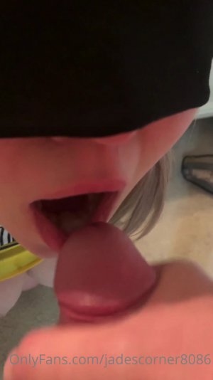 jadescorner8086-12-01-2021-2007189470-A little bit of face painting.mp4_000109984.jpg