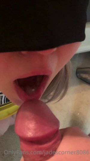 jadescorner8086-12-01-2021-2007189470-A little bit of face painting.mp4_000110193.jpg