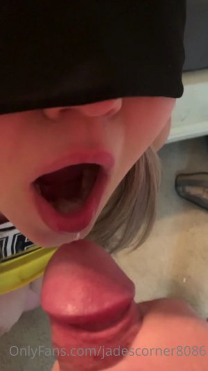 jadescorner8086-12-01-2021-2007189470-A little bit of face painting.mp4_000110652.jpg