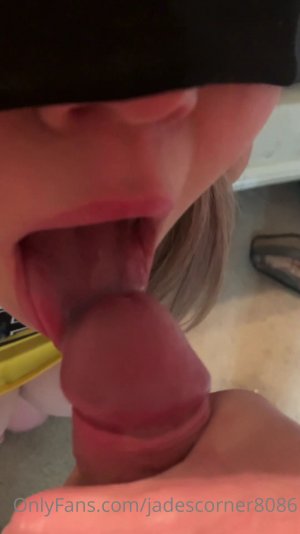 jadescorner8086-12-01-2021-2007189470-A little bit of face painting.mp4_000107774.jpg