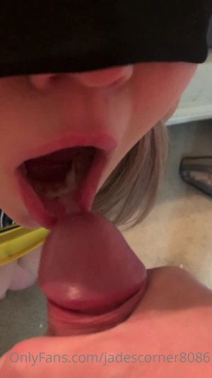 jadescorner8086-12-01-2021-2007189470-A little bit of face painting.mp4_000108483.jpg