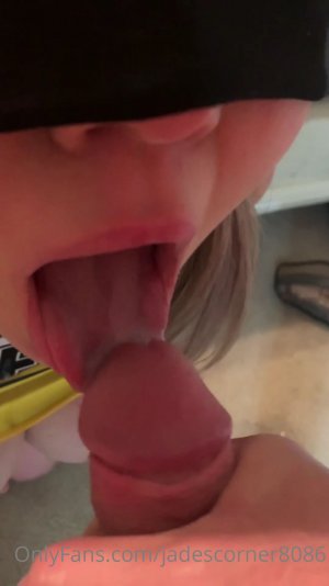 jadescorner8086-12-01-2021-2007189470-A little bit of face painting.mp4_000107524.jpg