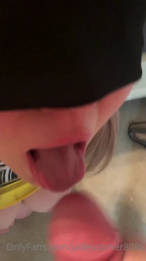 jadescorner8086-12-01-2021-2007189470-A little bit of face painting.mp4_000102644.jpg