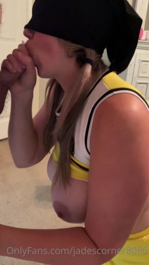 jadescorner8086-12-01-2021-2007189470-A little bit of face painting.mp4_000005296.jpg