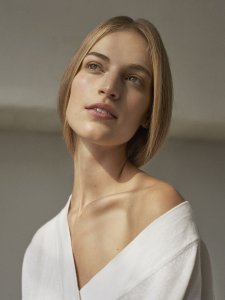 Vanessa Axente Sexy Topless 1 thefappeningblog.com.jpg