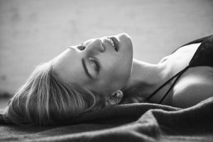 Vanessa Axente Sexy Topless 7 thefappeningblog.com.jpg