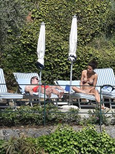 Laura Barriales Sexy & Topless 6 thefappeningblog.com.jpg