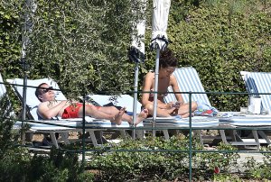 Laura Barriales Sexy & Topless 2 thefappeningblog.com.jpg