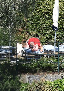 Laura Barriales Sexy & Topless 20 thefappeningblog.com.jpg